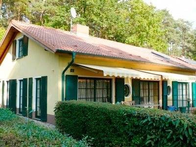 Ferienhaus für 8 Personen, mit Garten und Terrasse sowie Seeblick und Sauna in Jabel
