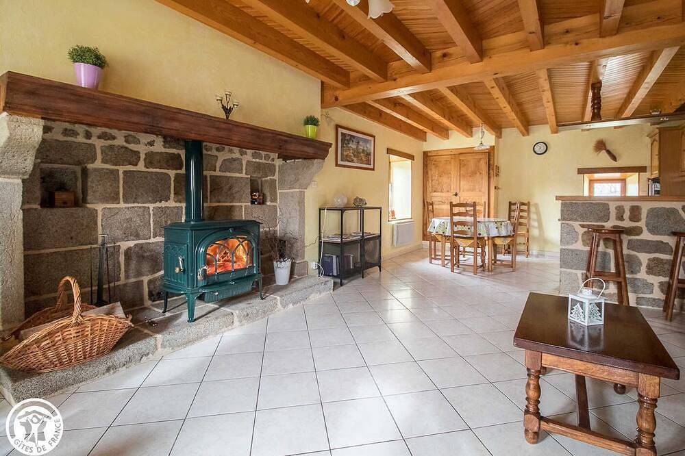 Gîte ''les Villes'' - Ceilloux in Ceilloux, Parc Naturel Régional Livradois-Forez