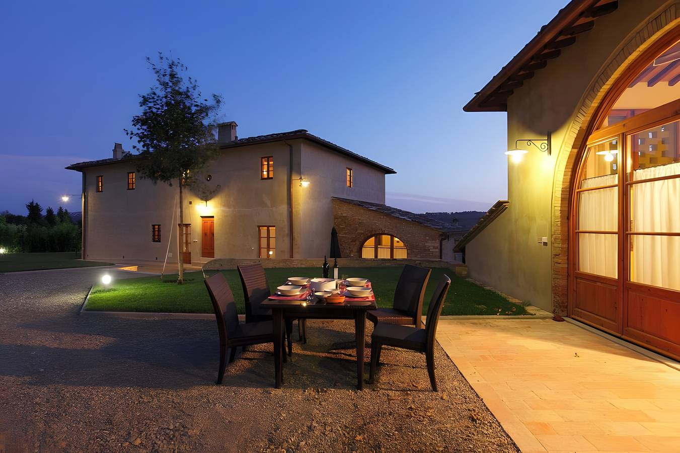 Villa mit Dependance: Exklusiver Pool, Klimaanlage, 13 Zimmer für bis zu 30 Personen in Montespertoli, Florenz Provinz