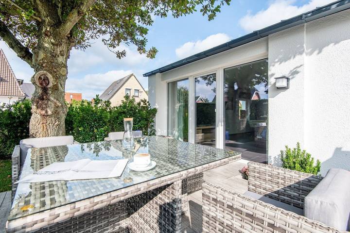 Ferienhaus für 4 Personen, mit Terrasse und Garten in Westerland