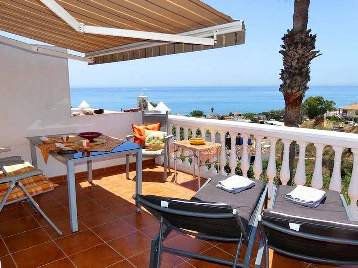 Apartamento vacacional con 2 dormitorios. in Playa de Benajarafe, Vélez-Málaga