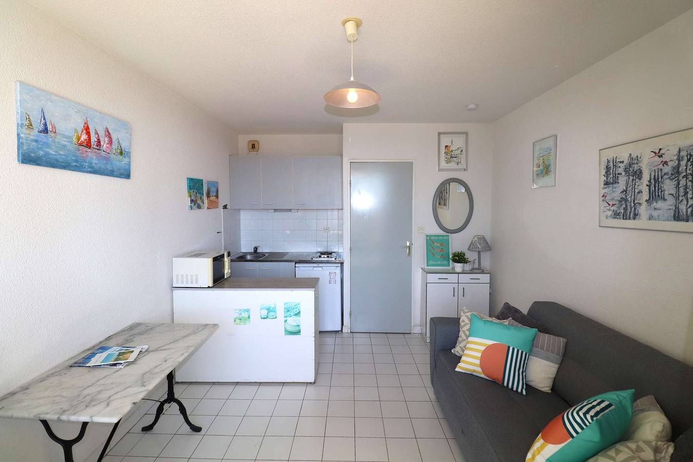 Studio entier, Studio cabine terrasse plage à 550m et commerces à 100m in Le Grau-du-Roi, Côte d'Améthyste