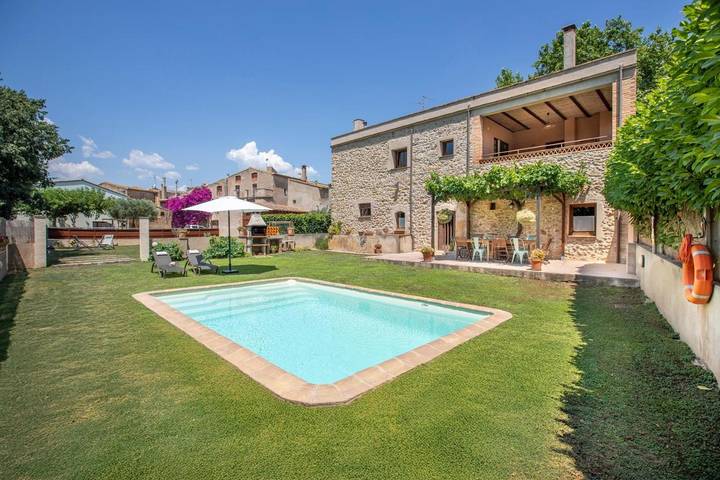 Casa rural para 12 personas, con jardín además de piscina y vistas en Ordis