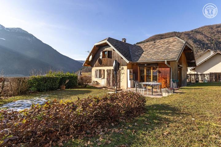 Gîte pour 8 personnes, avec terrasse à La Compôte