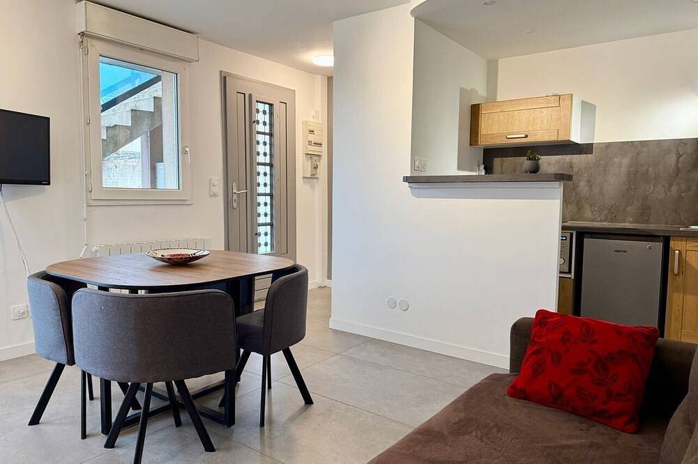 Ganze Wohnung, Le Bacquin 21 town center 2 minutes away, train station 700 m away, secure private parking. in Dijon, Dijon und Umgebung