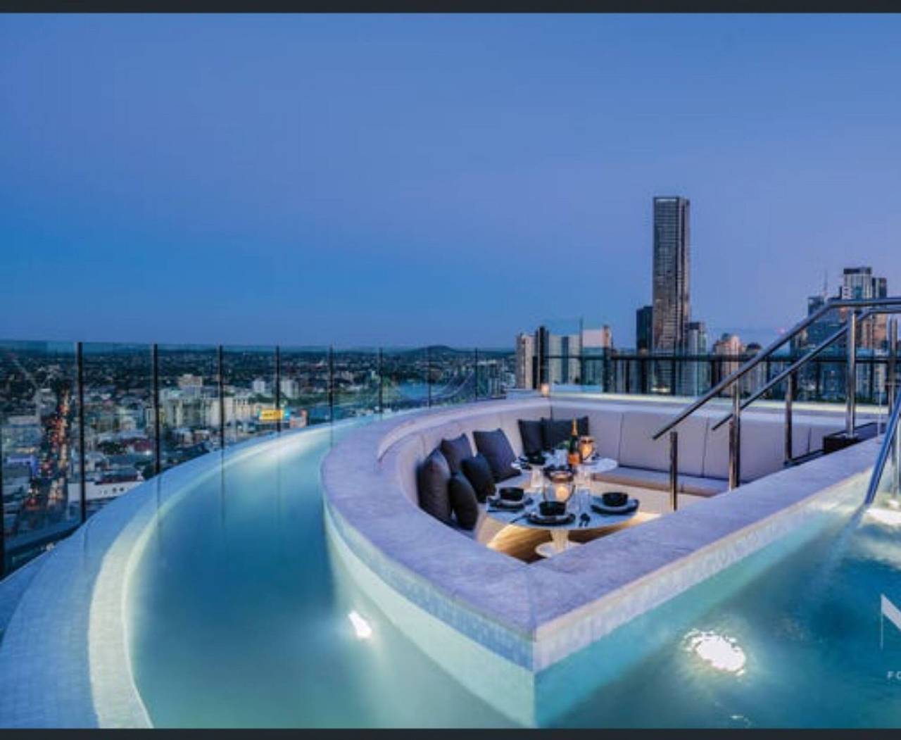 Entire apartment, Luxury Apartments  w Rooftop Pool Cbd in Fortitude Valley, Brisbane