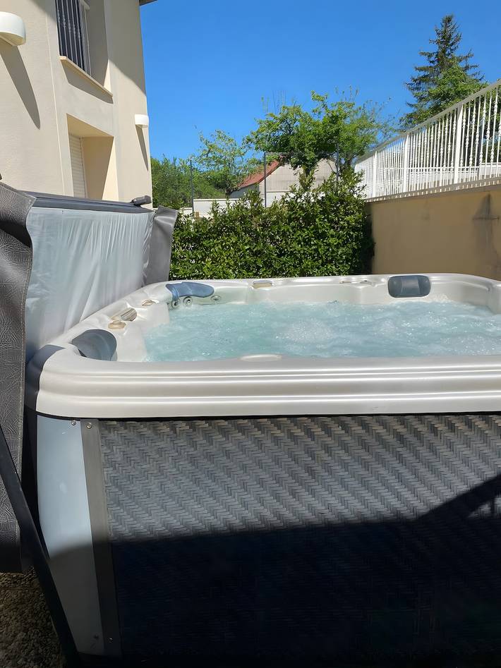 Habitación 'Chez Le Vigneron - Chardonnay' con spa in Avirey-Lingey, Aube (desambiguación)