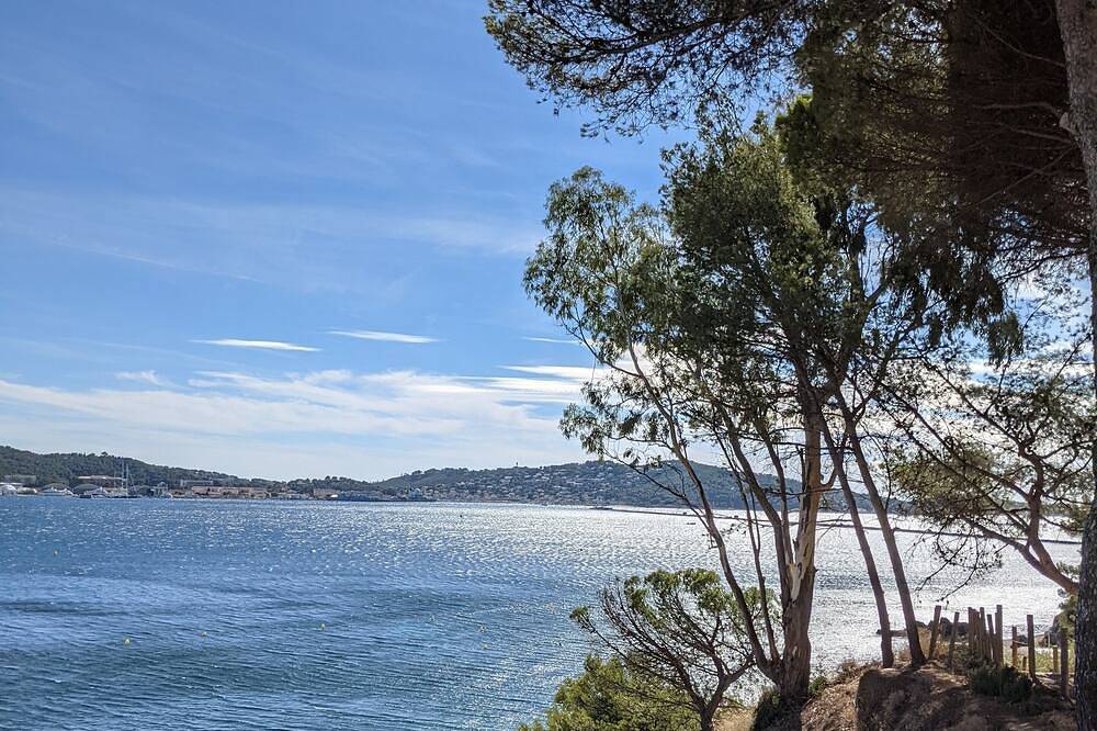 Villa provençale avec cour, jardin et vue mer in Provence