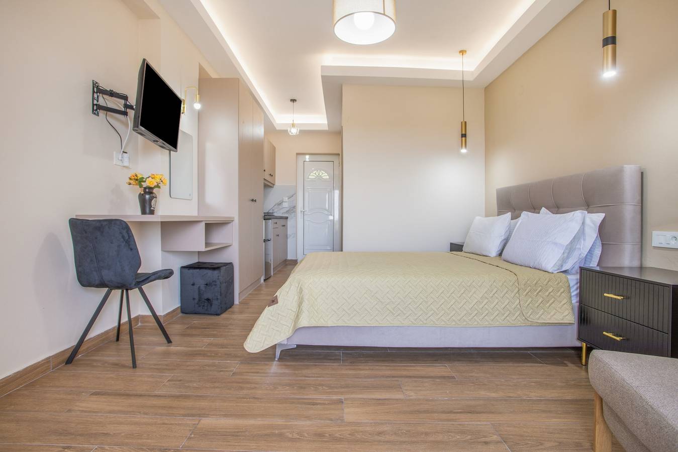 Entire studio, Studio "Yiannis Studio - 6" with Sea View, Shared Garden & Wi-Fi in Planos, Zakynthos