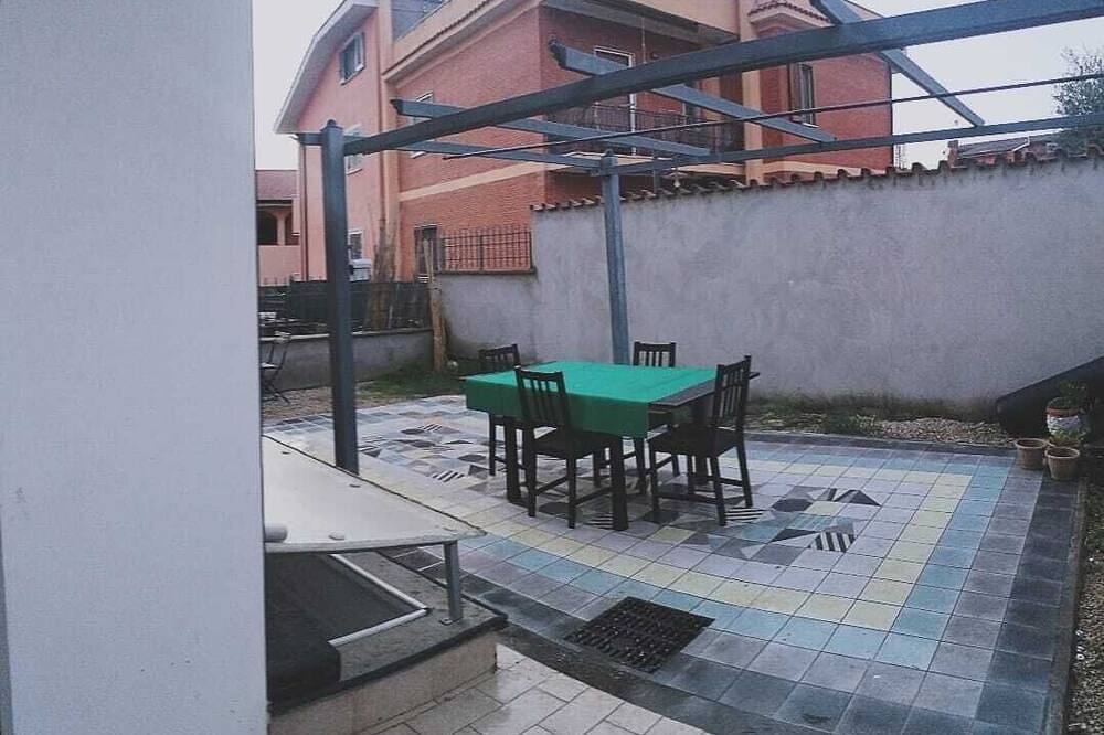Apartamento entero, Accogliente rifugio in zona strategica Romana. ampio terrazzo ed animali ammessi in Marino, Provincia de Roma