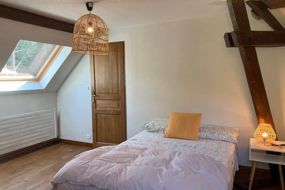 Grande maison de 7 chambres à 1h de Paris, avec étang et proche Rer C in Morigny-Champigny, Essonne