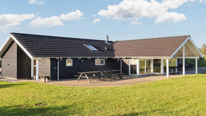 Ferienhaus für 15 Personen, mit Sauna und Whirlpool sowie Pool, mit Haustier