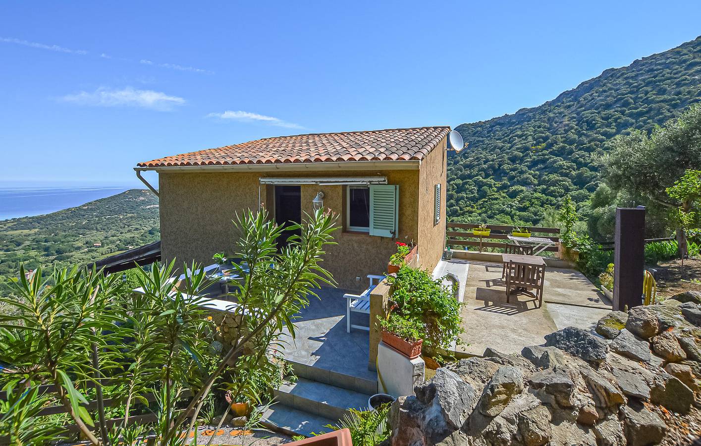Apartment mit Meerblick, WLAN und Terrasse, 2,5 km von Plage Caruchettu entfernt in Monticello, Calvi und Umgebung