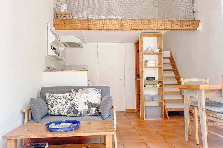 Apartamento entero, Bonito estudio a 100 metros de la playa y terraza exterior. in Maora, Bonifacio (Córcega)