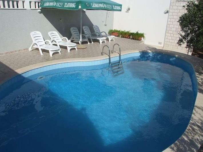 Apartament wakacyjny dla 4 osób, z taras i basen oraz ogród w Sevid