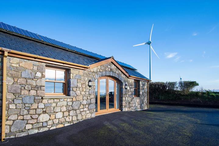The Beacon - 3 Bedroom Cottage - Ludchurch in Pembrokeshire
