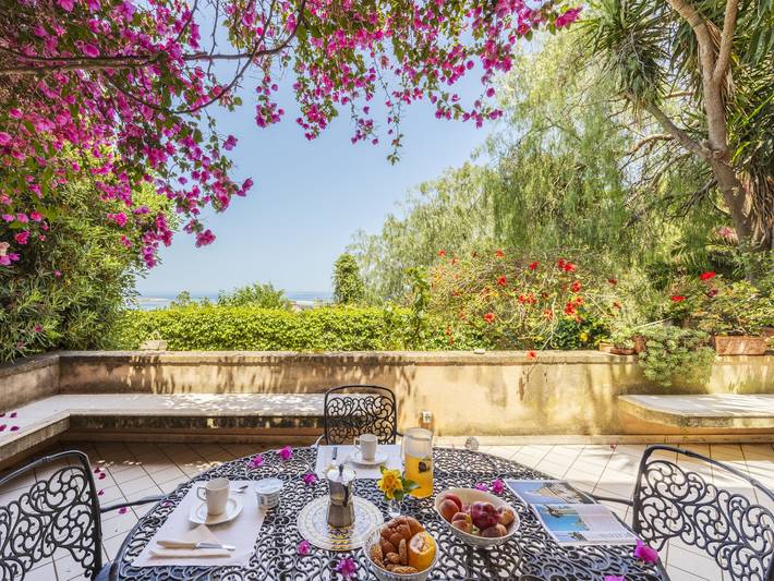 Vacation rental for 4 people, with terrace and yard in Palermo Province