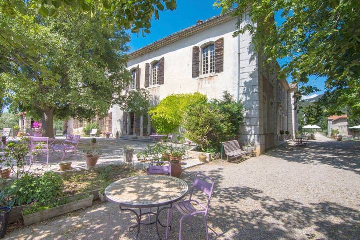 Location de vacances pour 3 personnes, avec vue sur le lac et vue ainsi que jardin et piscine à Aiguines - 2