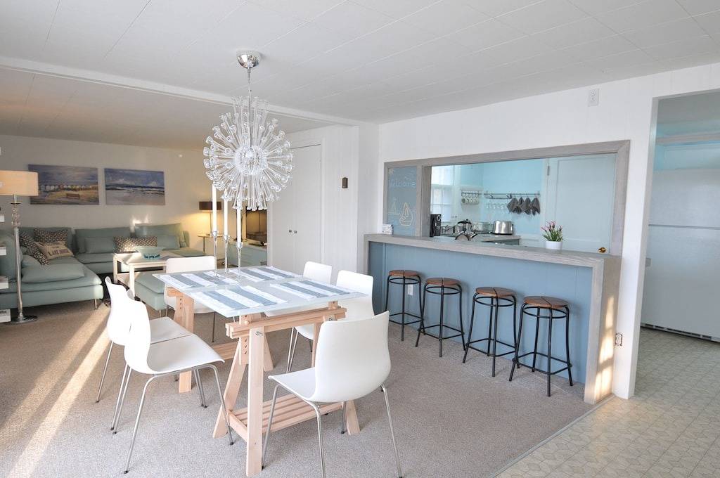 Cape-Code Waterfront Cottage in Dennis Port, Dennis