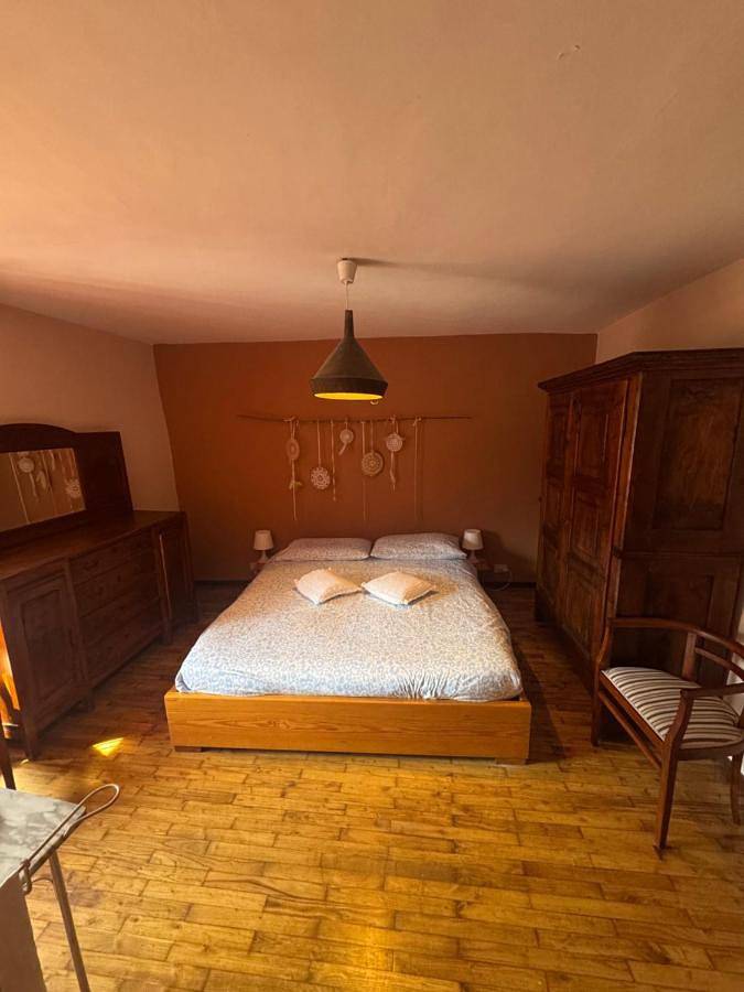 Chambre d’hôte pour 5 personnes, avec Balcon et Terrasse ainsi que Jardin et Vue