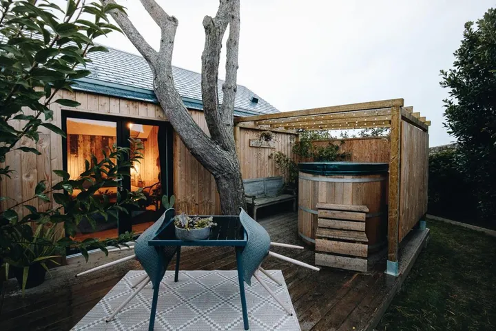 Hotel para 2 personas, con jardín además de jacuzzi y sauna - 1