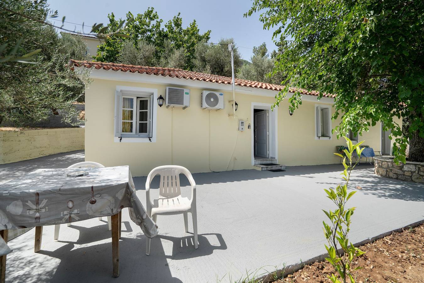 Giannis Mountain House — Bergstilte, uitzicht & privé tuin vlakbij Aigio in Achaia