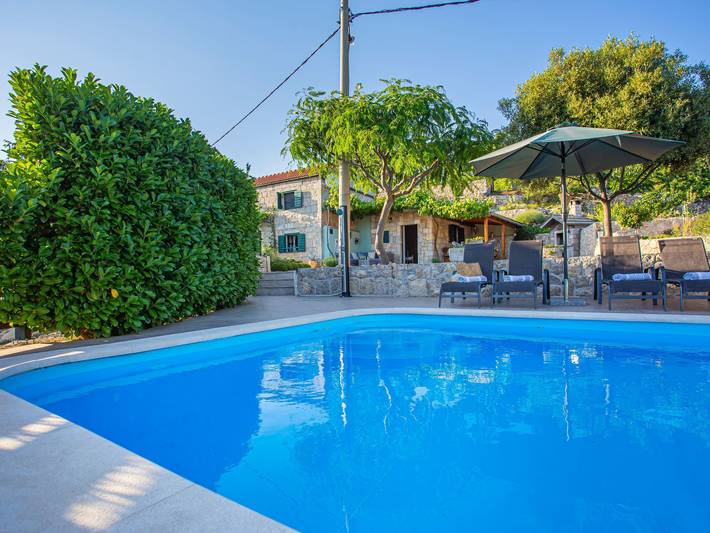 Großes Ferienhaus in Gornji Vinjani mit Pool in Imotski, Makarska Riviera