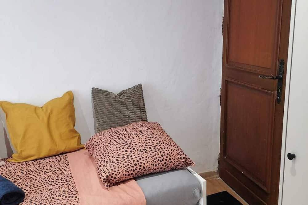 Entire apartment, Studio 1/ Studette 1 in Pertuis, Parc naturel régional du Luberon