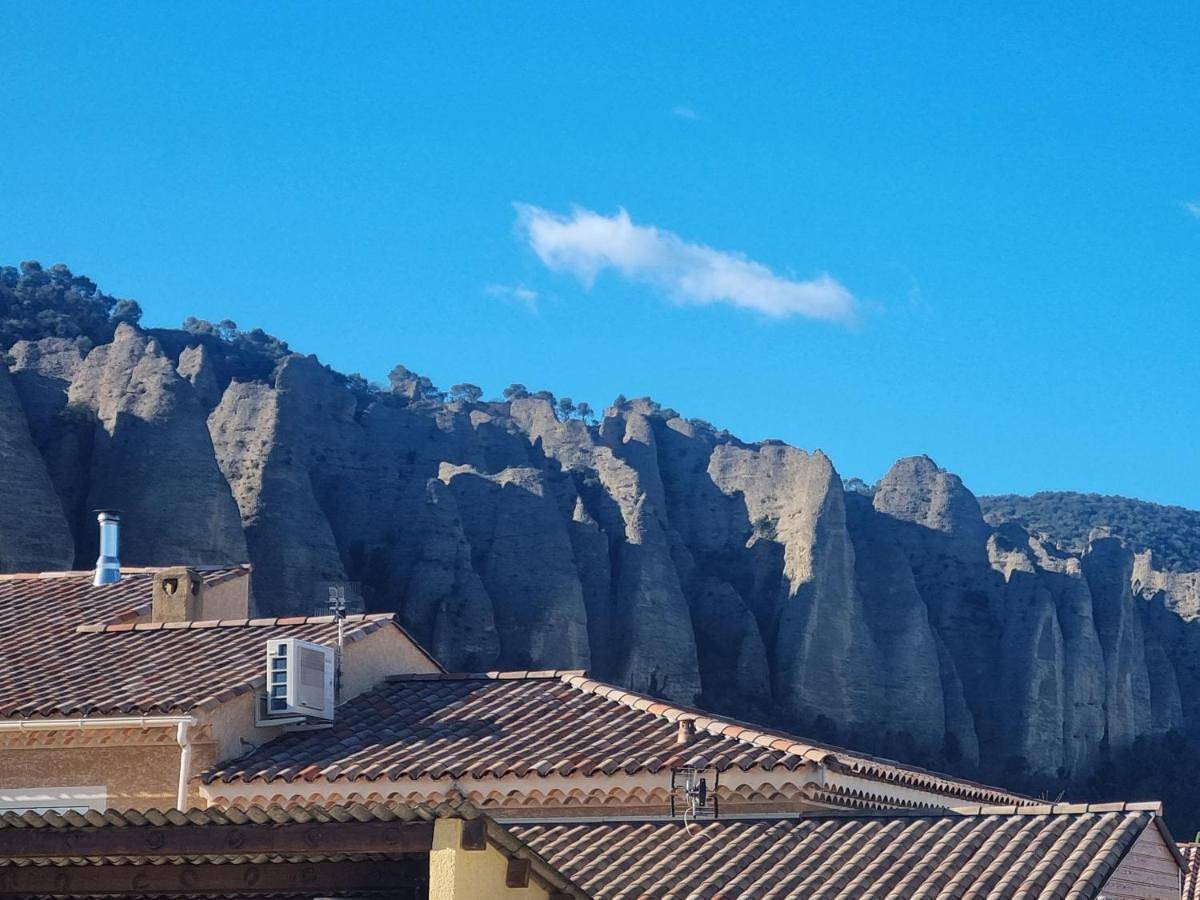Maison avec jacuzzi et vue sur les penitents in Les Mées, Alpes-de-Haute-Provence