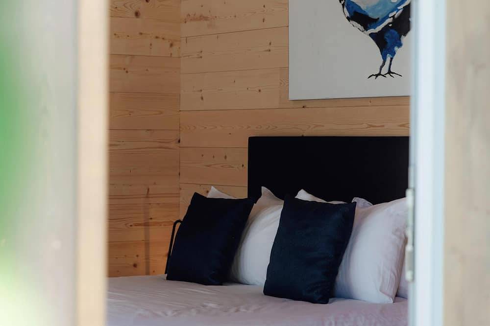 Le Clos des Pies, Chambre double \"Le Cocon\", avec bain nordique en pleine nature in Le Pin (Jura), Jura