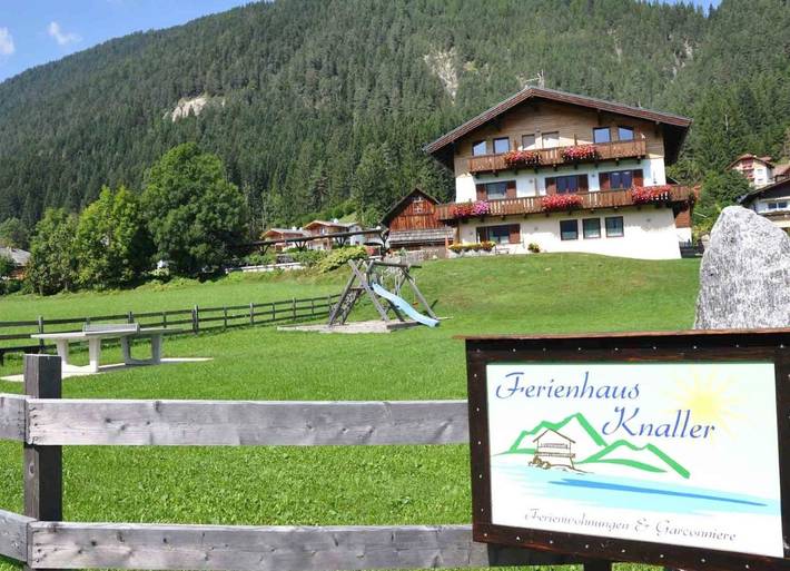 Vakantieappartement voor 2 personen, with uitzicht op het meer and uitzicht as well as tuin in Weissensee