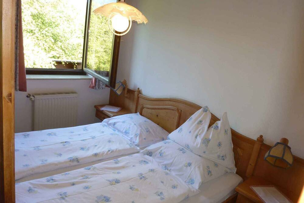 Ganze Wohnung, Ferienwohnung mit Balkon und Grill in idyllischer Lage in Strobl, Bezirk Salzburg-Umgebung