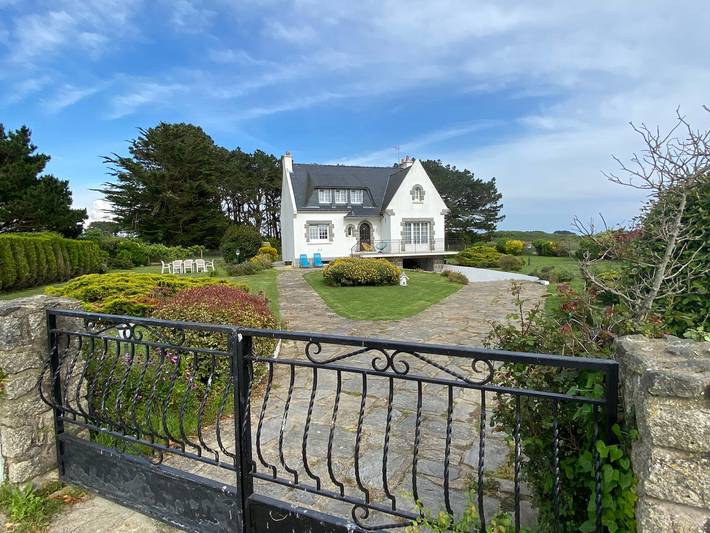 Location de vacances pour 9 personnes, avec jardin à Groix