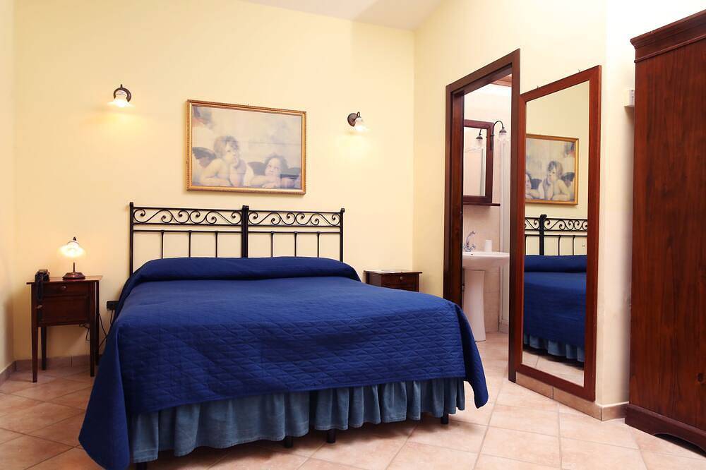 Le Cese, an old 18th century farmhouse surrounded by greenery ideal for relaxing  in San Giovanni Rotondo, Gargano