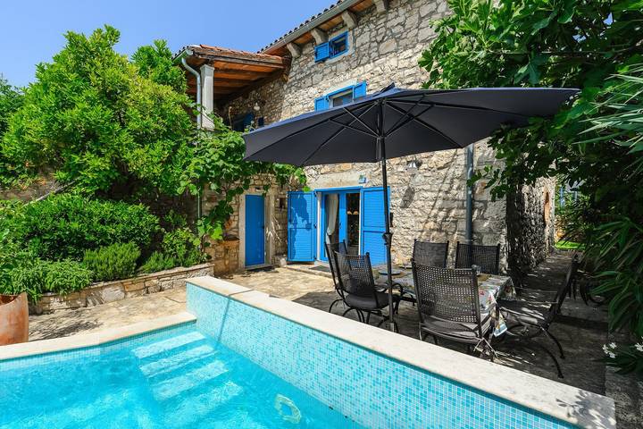 Ferienhaus für 6 Personen, mit Garten und Terrasse sowie Pool und Sauna, mit Haustier