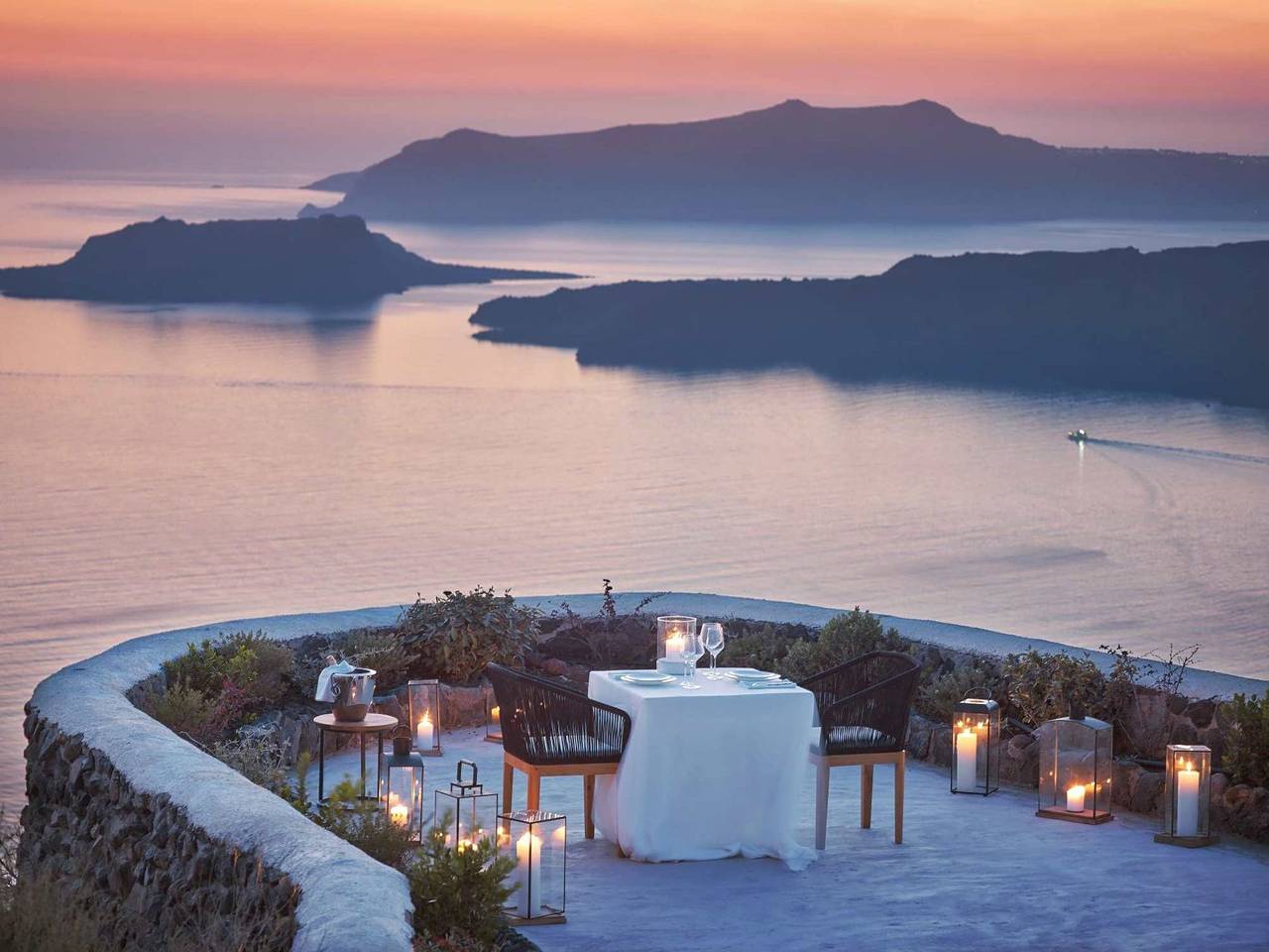 Spectacular Santorini Villa | 5 Bedrooms | Nafsika Estate Villa | Far-reaching Sea & Volcano Views | Hot Tub in Megalochori, Santorin