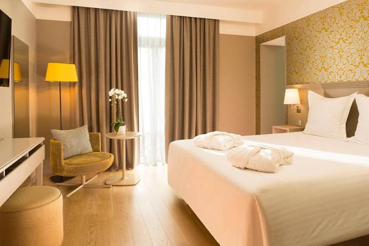 Hôtel pour 2 personnes, avec Terrasse et Jardin ainsi que Piscine et Sauna dans Gare de Dijon-Ville