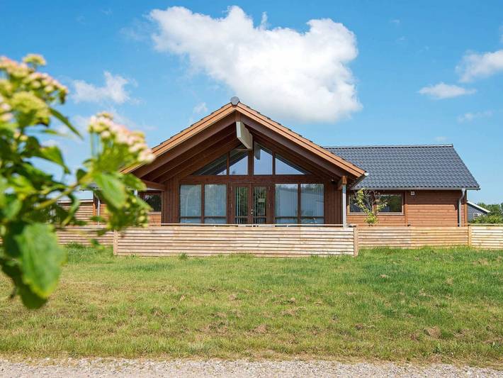 Ferienhaus für 6 Personen, mit Whirlpool und Sauna sowie Terrasse und Garten, mit Haustier in Sydals