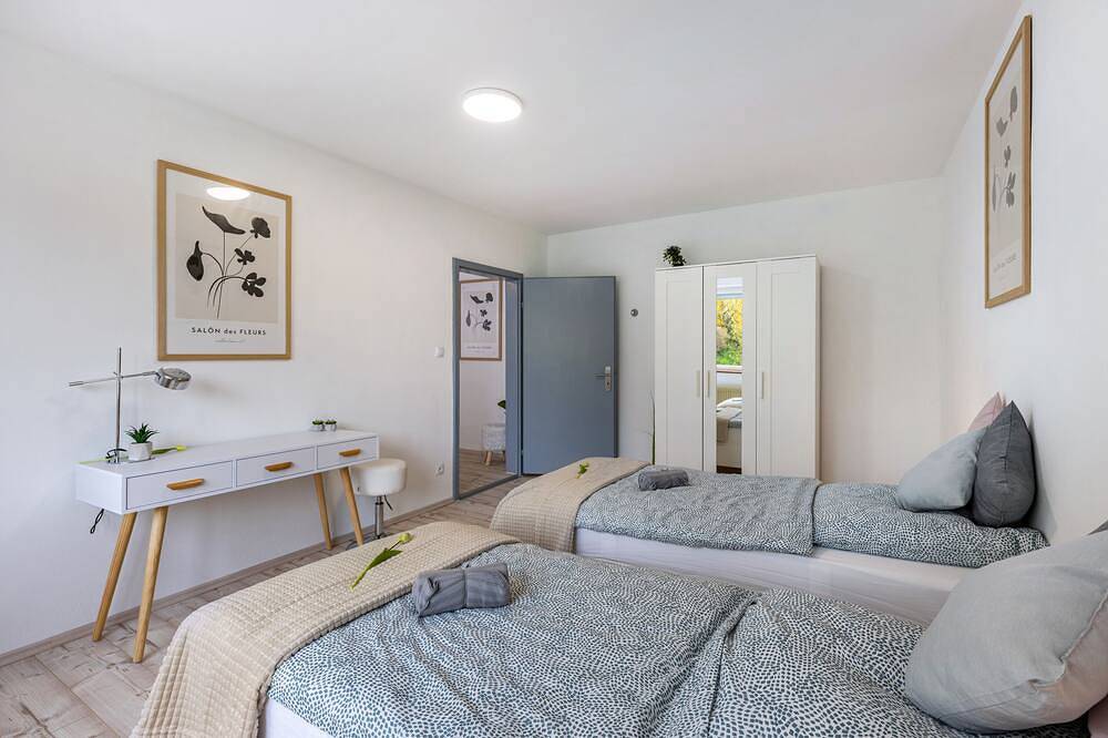 Ganze Wohnung, Hechingen: Apartment Albglück 2 | 90qm I 3 Sz | 1-7 Pers. | Burg Hohenzollern in Hechingen, Neckar-Alb