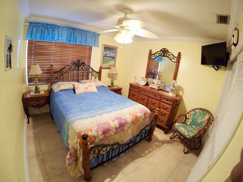 Duck Key, 2 Schlafzimmer / 2 Bäder, W / Private 90 'Dock, Keine Dockage Gebühren, Trailer Lagerung in Duck Key, Monroe County