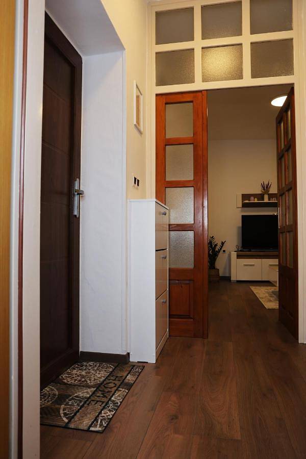 Gîte pour 2 personnes, avec balcon à Tinjan - 2