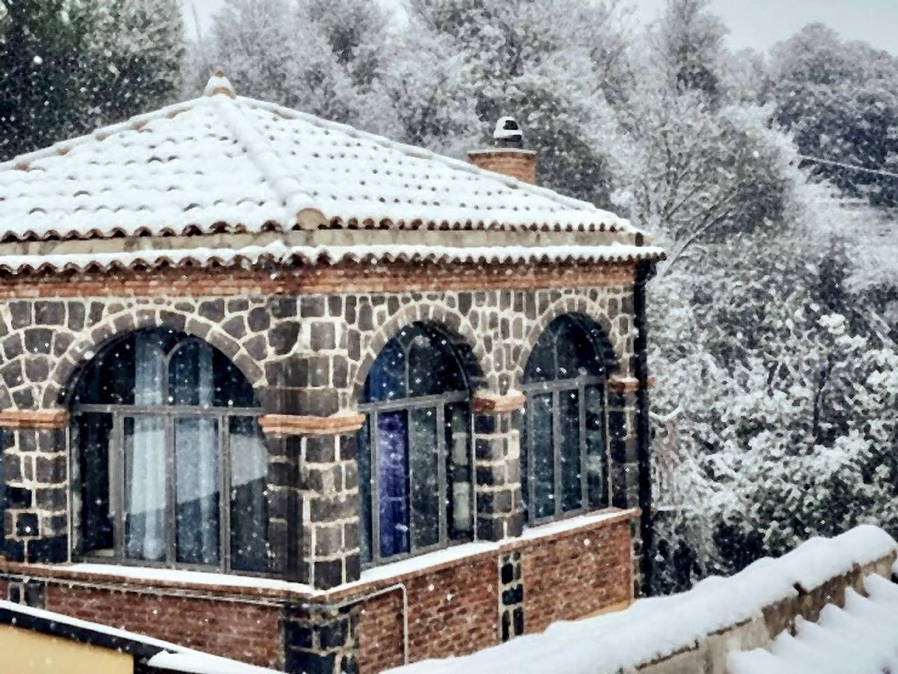 Chalet On Etna in Milo (desambiguación), Etna