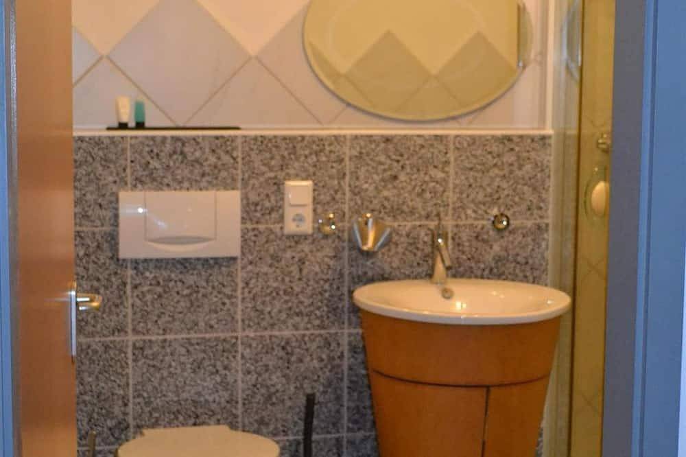 Ganze Wohnung, Kleins Gästehaus - Ferienwohnung I in Klüsserath, Moseleifel