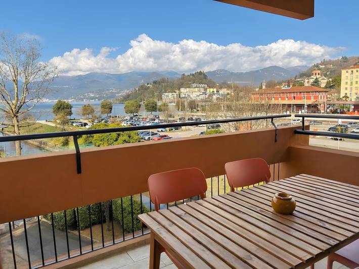 Vacation rental for 6 people, with balcony and lake view in Lago Maggiore