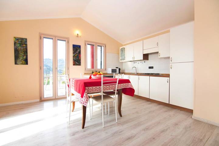 Villa pour 4 personnes, avec vue et jardin, animaux acceptés à Imperia - 2
