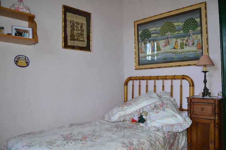 Ancienne école avec piscine privée. Sierra De Gredos, Castilla Leon in Guisando, Valle del Tiétar