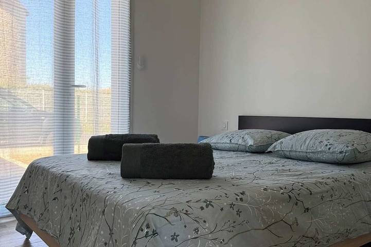 New home in the heart of the Médoc—4 bedrooms, garden, beaches 20 minutes away in Lesparre-Médoc, Regionaler Naturpark Médoc