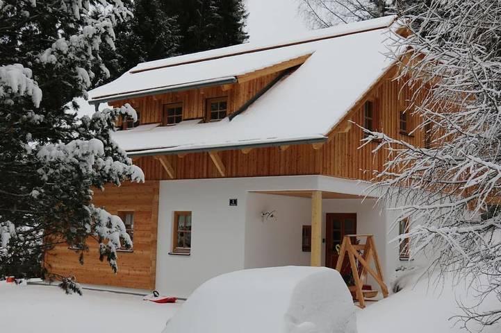 Chalet für 8 Personen, mit Balkon und Garten sowie Sauna