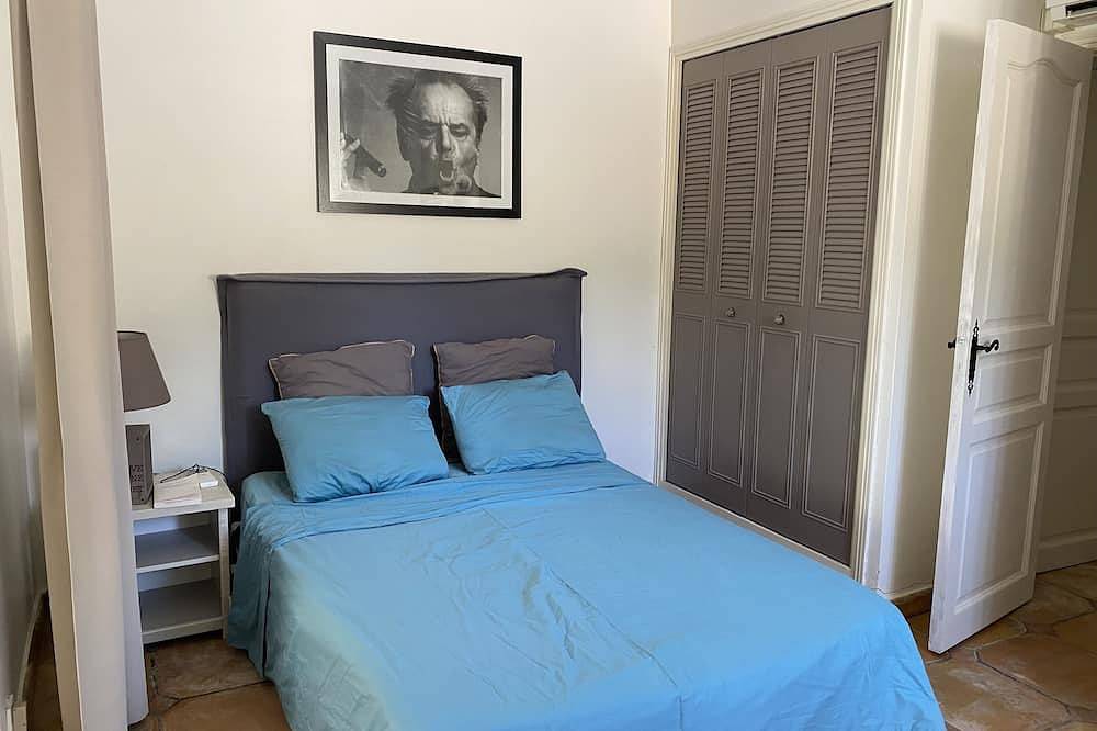 Bandol limit, 10 pers, air-conditioned bedrooms, swimming pool 11x5m, 230m2, 10min beach in La Cadière-d'Azur, Toulon region