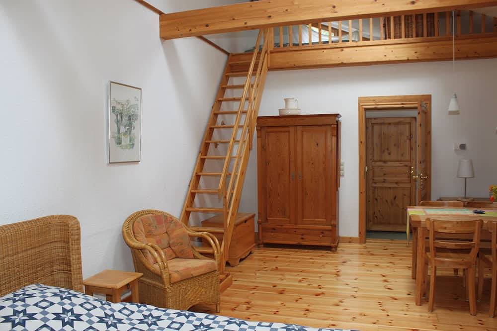 Alleinstehendes ruhig gelegenes Ferienhaus mit Gartenanteil in Buch Berlin, Berlin